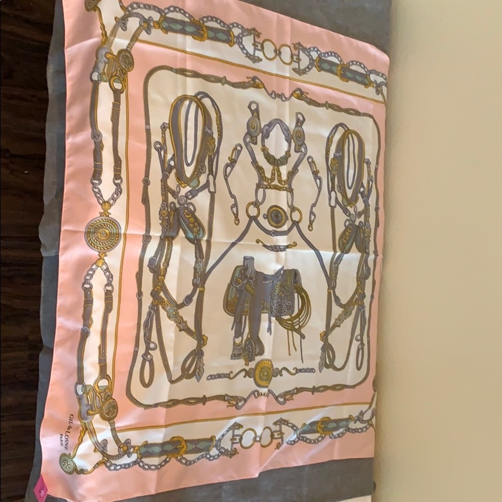 Gil de Losne scarf